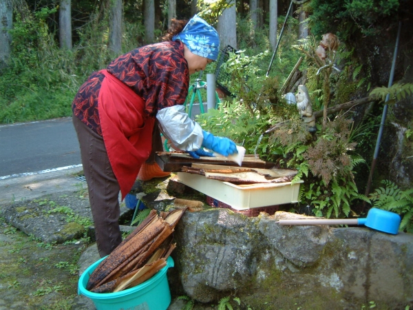 竹の皮洗い